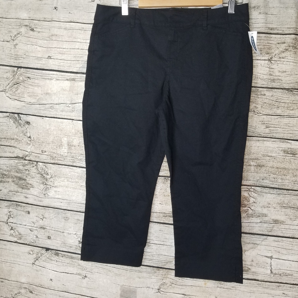 Old Navy Pixie Crop Mid Rise Size 10.Waist approx: 16.5 inches Inseam approx: